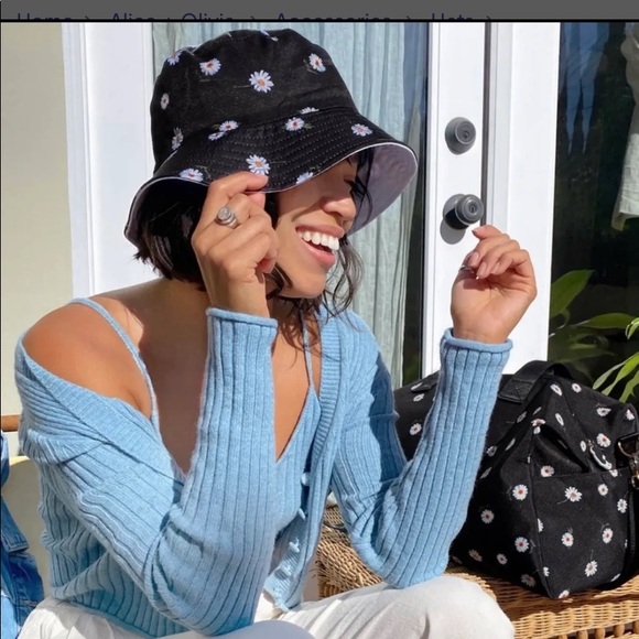 - Alice and Oliva Reversible bucket rain or shine hat new with tags - Picture 2 of 9